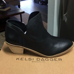 KELSI DAGGER BROOKLYN ANKLE BOOTS